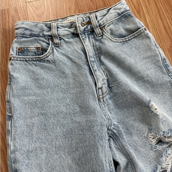 Women’s Pacsun 90s Boyfriend Light Wash Distressed Jeans - Picture 2 of 6